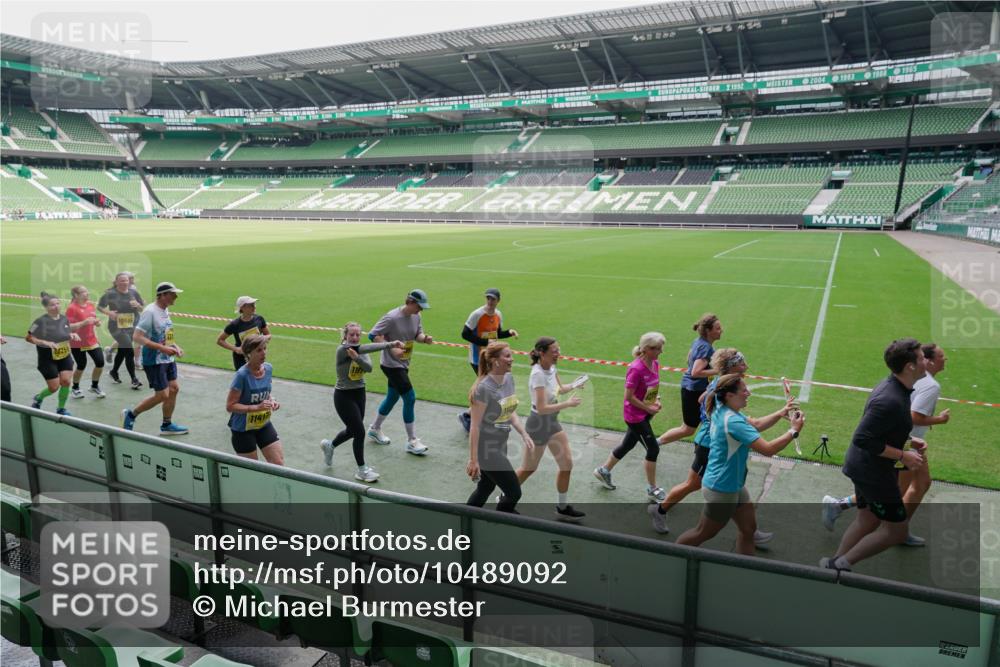 13.09.2026 - 21. swb-Marathon Bremen Michael Burmester http://msf.ph/oto/10489092 13.09.2026 10:40:19 Laufen im Stadion 10135, 10138, 10139, 10155, 10156, 10169, 10204, 10213, 10217, 10229, 10234, 10238, 10279, 10280, 10299, 10313, 10314, 10321, 10354, 10360, 10363, 10364, 10378, 10386, 10404, 10406, 10417, 10424, 10435, 10455, 10457, 10469, 10483, 10484, 10493, 10501, 10505, 10510, 10511, 10545, 10556, 10570, 10576, 10580, 10582, 10586, 10595, 10599, 10609, 10611, 10616, 10619, 10630, 10653, 10660, 10662, 10664, 10686, 10694, 10696, 10706, 10712, 10737, 10743, 10751, 10766 meine-sportfotos.de