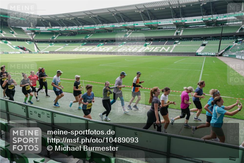 13.09.2026 - 21. swb-Marathon Bremen Michael Burmester http://msf.ph/oto/10489093 13.09.2026 10:40:19 Laufen im Stadion 10135, 10138, 10139, 10155, 10156, 10169, 10204, 10213, 10217, 10229, 10234, 10238, 10279, 10280, 10299, 10313, 10314, 10321, 10354, 10360, 10363, 10364, 10378, 10386, 10404, 10406, 10417, 10424, 10435, 10455, 10457, 10469, 10483, 10484, 10493, 10501, 10505, 10510, 10511, 10545, 10556, 10570, 10576, 10580, 10582, 10586, 10595, 10599, 10609, 10611, 10616, 10619, 10630, 10653, 10660, 10662, 10664, 10686, 10694, 10696, 10706, 10712, 10737, 10743, 10751, 10766 meine-sportfotos.de