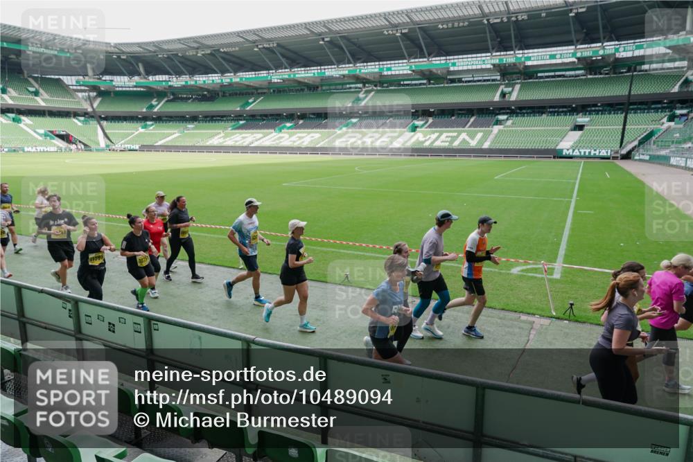 13.09.2026 - 21. swb-Marathon Bremen Michael Burmester http://msf.ph/oto/10489094 13.09.2026 10:40:20 Laufen im Stadion 10135, 10138, 10139, 10155, 10156, 10169, 10204, 10213, 10217, 10229, 10234, 10238, 10279, 10280, 10299, 10313, 10314, 10321, 10354, 10360, 10363, 10364, 10378, 10386, 10404, 10406, 10417, 10424, 10435, 10455, 10457, 10469, 10483, 10484, 10493, 10501, 10505, 10510, 10511, 10545, 10556, 10570, 10576, 10580, 10582, 10586, 10595, 10599, 10609, 10611, 10616, 10619, 10630, 10653, 10660, 10662, 10664, 10686, 10694, 10696, 10706, 10712, 10737, 10743, 10751, 10766 meine-sportfotos.de