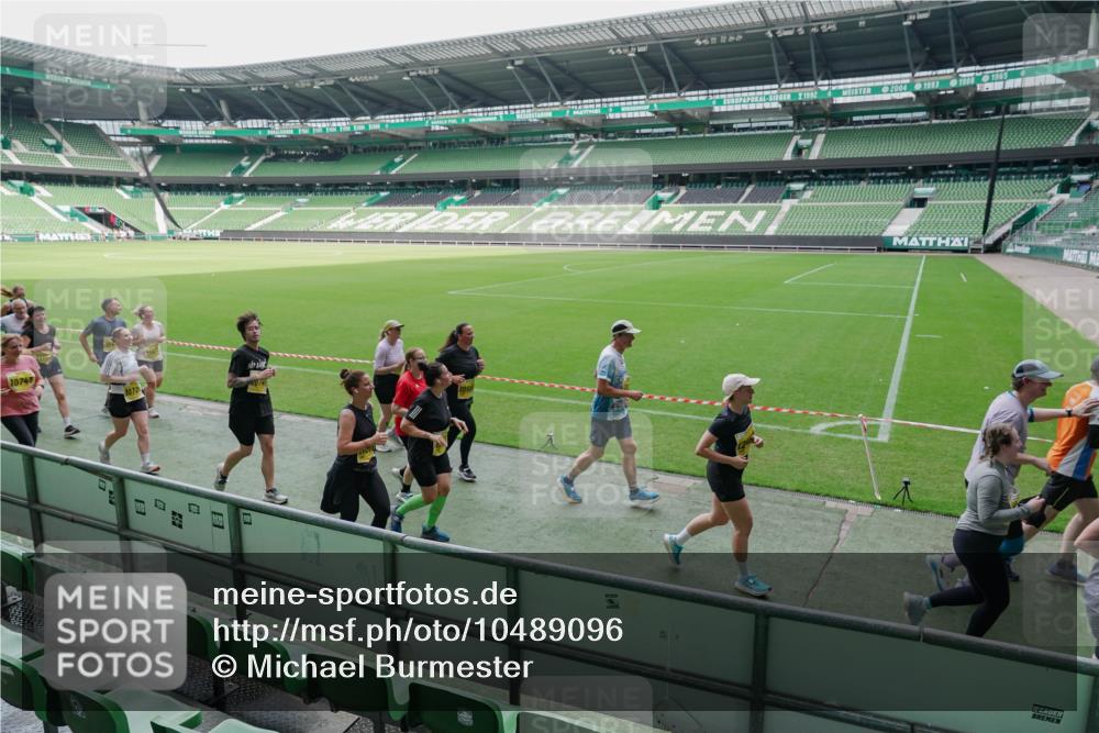 13.09.2026 - 21. swb-Marathon Bremen Michael Burmester http://msf.ph/oto/10489096 13.09.2026 10:40:21 Laufen im Stadion 10135, 10138, 10139, 10155, 10156, 10169, 10204, 10213, 10217, 10229, 10234, 10238, 10279, 10280, 10299, 10313, 10314, 10321, 10354, 10360, 10363, 10364, 10378, 10386, 10404, 10406, 10417, 10424, 10435, 10455, 10457, 10469, 10483, 10484, 10493, 10501, 10505, 10510, 10511, 10545, 10556, 10570, 10576, 10580, 10582, 10586, 10595, 10599, 10609, 10611, 10616, 10619, 10653, 10660, 10662, 10664, 10686, 10694, 10696, 10706, 10712, 10737, 10743, 10751, 10766 meine-sportfotos.de