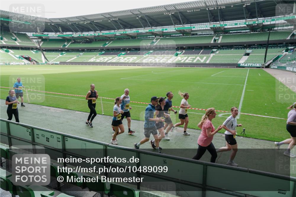 13.09.2026 - 21. swb-Marathon Bremen Michael Burmester http://msf.ph/oto/10489099 13.09.2026 10:40:24 Laufen im Stadion 10135, 10138, 10139, 10155, 10156, 10169, 10204, 10213, 10217, 10229, 10234, 10238, 10279, 10280, 10299, 10313, 10314, 10321, 10354, 10360, 10363, 10364, 10378, 10386, 10404, 10406, 10417, 10419, 10424, 10435, 10455, 10457, 10469, 10483, 10484, 10493, 10501, 10505, 10510, 10511, 10545, 10556, 10570, 10576, 10580, 10582, 10586, 10599, 10609, 10611, 10616, 10619, 10653, 10660, 10662, 10664, 10686, 10694, 10696, 10706, 10712, 10737, 10743, 10751, 10766, 10768 meine-sportfotos.de