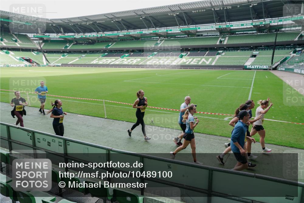 13.09.2026 - 21. swb-Marathon Bremen Michael Burmester http://msf.ph/oto/10489100 13.09.2026 10:40:25 Laufen im Stadion 10135, 10138, 10139, 10155, 10156, 10169, 10204, 10213, 10217, 10229, 10234, 10279, 10280, 10299, 10313, 10314, 10321, 10354, 10360, 10363, 10364, 10378, 10386, 10404, 10406, 10417, 10419, 10424, 10435, 10455, 10457, 10469, 10483, 10484, 10493, 10501, 10505, 10510, 10511, 10545, 10556, 10570, 10576, 10580, 10582, 10586, 10599, 10609, 10611, 10616, 10619, 10644, 10653, 10660, 10662, 10664, 10686, 10694, 10696, 10706, 10712, 10737, 10743, 10751, 10766, 10768 meine-sportfotos.de