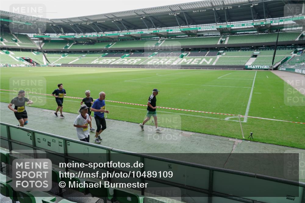 13.09.2026 - 21. swb-Marathon Bremen Michael Burmester http://msf.ph/oto/10489109 13.09.2026 10:40:38 Laufen im Stadion 10135, 10138, 10155, 10156, 10163, 10169, 10213, 10217, 10229, 10234, 10247, 10279, 10280, 10299, 10313, 10314, 10321, 10354, 10386, 10399, 10406, 10414, 10417, 10419, 10424, 10435, 10455, 10483, 10484, 10493, 10501, 10510, 10511, 10527, 10545, 10556, 10570, 10576, 10580, 10582, 10586, 10599, 10609, 10611, 10616, 10619, 10644, 10653, 10660, 10662, 10694, 10696, 10706, 10712, 10737, 10743, 10751, 10766, 10768, 10804, 11043 meine-sportfotos.de