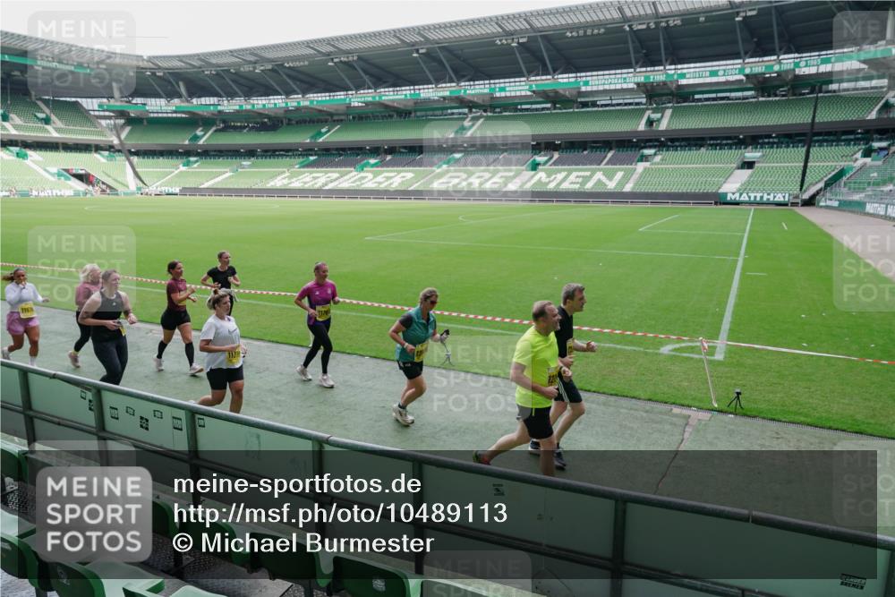 13.09.2026 - 21. swb-Marathon Bremen Michael Burmester http://msf.ph/oto/10489113 13.09.2026 10:40:43 Laufen im Stadion 10138, 10155, 10156, 10163, 10169, 10213, 10217, 10229, 10234, 10247, 10279, 10280, 10299, 10313, 10314, 10321, 10354, 10386, 10399, 10406, 10414, 10417, 10419, 10424, 10435, 10455, 10483, 10484, 10493, 10501, 10527, 10545, 10556, 10570, 10576, 10580, 10582, 10586, 10599, 10611, 10616, 10619, 10644, 10653, 10660, 10694, 10696, 10705, 10706, 10712, 10719, 10722, 10737, 10743, 10751, 10766, 10768, 10804, 10859, 11043 meine-sportfotos.de