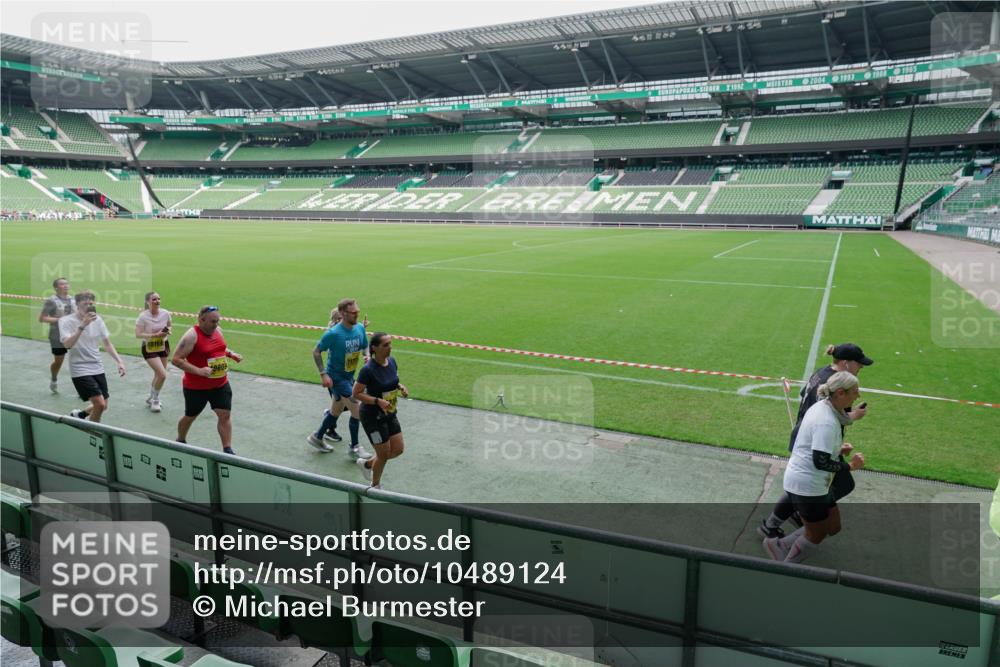 13.09.2026 - 21. swb-Marathon Bremen Michael Burmester http://msf.ph/oto/10489124 13.09.2026 10:40:57 Laufen im Stadion 10155, 10156, 10163, 10169, 10213, 10234, 10247, 10280, 10299, 10313, 10321, 10354, 10386, 10399, 10406, 10414, 10417, 10419, 10422, 10424, 10435, 10455, 10483, 10484, 10501, 10527, 10545, 10547, 10556, 10570, 10580, 10582, 10586, 10599, 10611, 10616, 10644, 10653, 10660, 10694, 10696, 10705, 10706, 10712, 10719, 10722, 10737, 10743, 10751, 10766, 10768, 10776, 10804, 10859, 10889, 11043, 11239 meine-sportfotos.de