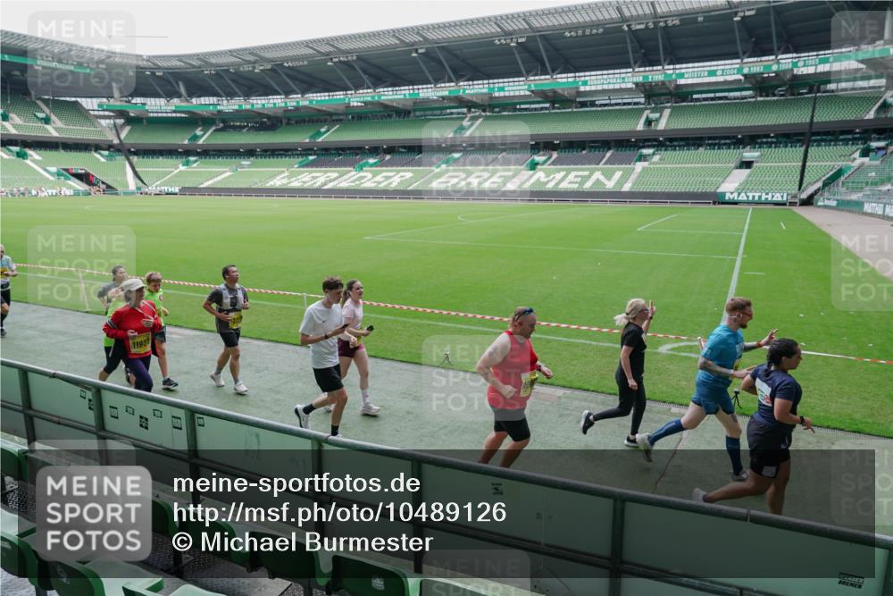 13.09.2026 - 21. swb-Marathon Bremen Michael Burmester http://msf.ph/oto/10489126 13.09.2026 10:40:58 Laufen im Stadion 10155, 10156, 10163, 10169, 10213, 10234, 10247, 10299, 10313, 10321, 10354, 10386, 10399, 10406, 10414, 10417, 10419, 10422, 10424, 10435, 10455, 10461, 10483, 10484, 10501, 10527, 10545, 10547, 10556, 10570, 10580, 10582, 10586, 10599, 10611, 10616, 10644, 10653, 10660, 10694, 10696, 10705, 10706, 10712, 10719, 10722, 10737, 10743, 10751, 10766, 10768, 10776, 10804, 10859, 10889, 11043, 11239 meine-sportfotos.de