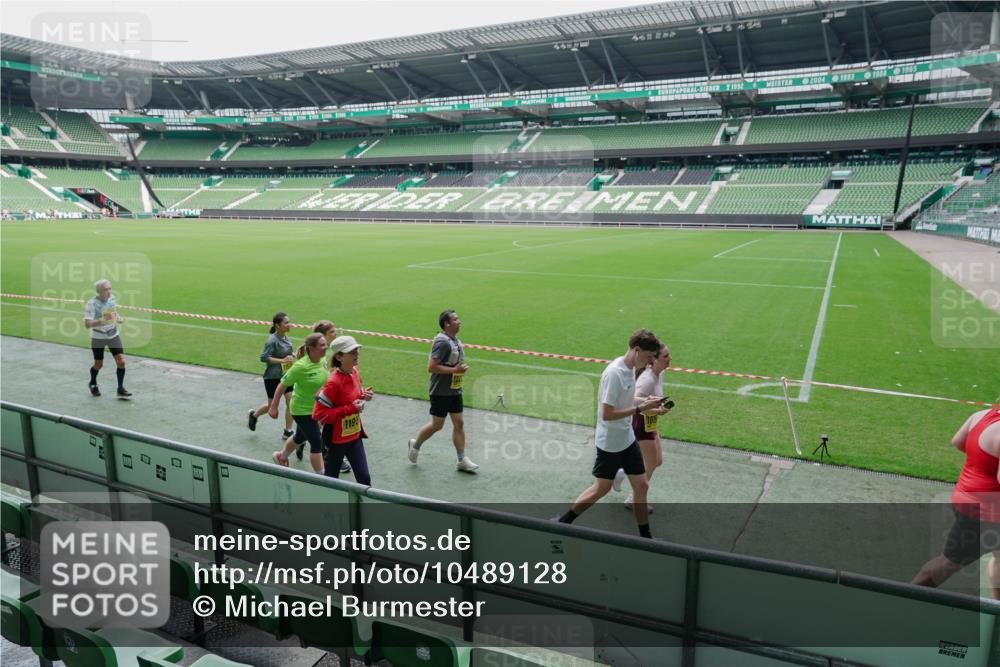 13.09.2026 - 21. swb-Marathon Bremen Michael Burmester http://msf.ph/oto/10489128 13.09.2026 10:40:59 Laufen im Stadion 10155, 10156, 10163, 10169, 10213, 10234, 10247, 10299, 10313, 10321, 10354, 10386, 10399, 10406, 10414, 10417, 10419, 10422, 10424, 10435, 10455, 10461, 10462, 10483, 10484, 10527, 10545, 10547, 10556, 10570, 10580, 10582, 10586, 10599, 10611, 10616, 10644, 10653, 10660, 10694, 10696, 10705, 10706, 10712, 10719, 10722, 10737, 10743, 10751, 10766, 10768, 10776, 10804, 10859, 10889, 11043, 11239 meine-sportfotos.de