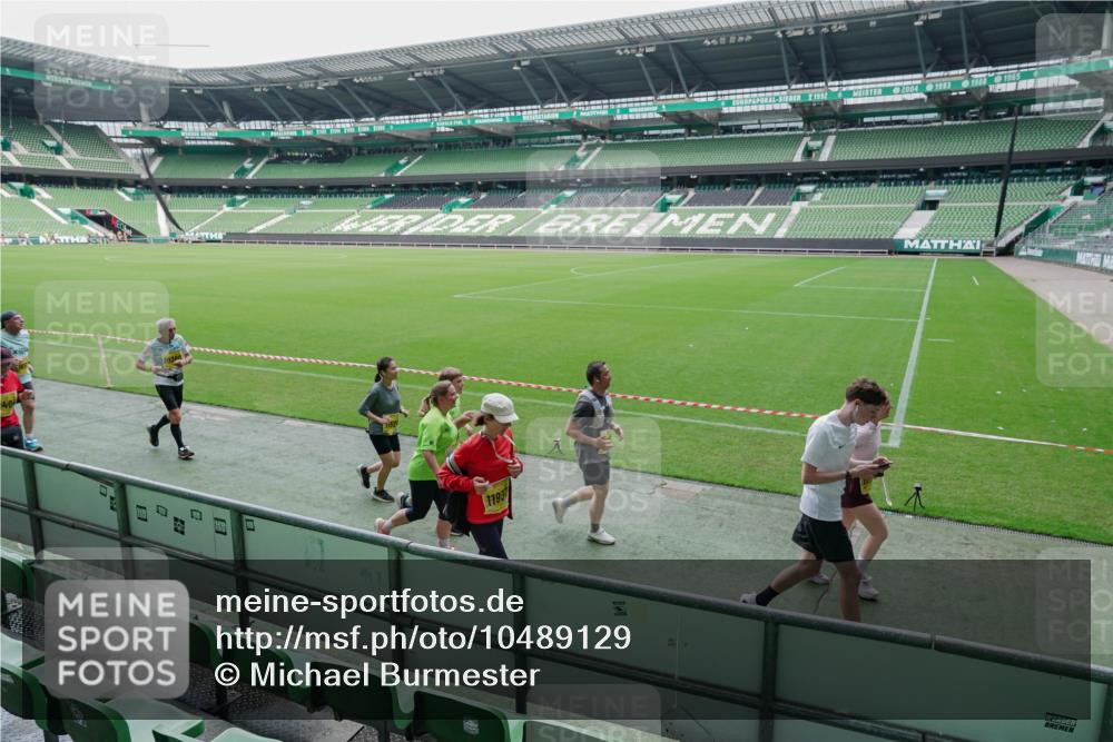 13.09.2026 - 21. swb-Marathon Bremen Michael Burmester http://msf.ph/oto/10489129 13.09.2026 10:41:00 Laufen im Stadion 10155, 10156, 10163, 10169, 10213, 10234, 10247, 10299, 10313, 10321, 10354, 10386, 10399, 10406, 10414, 10417, 10419, 10422, 10424, 10435, 10455, 10461, 10462, 10483, 10484, 10527, 10545, 10547, 10556, 10570, 10580, 10582, 10586, 10599, 10611, 10616, 10644, 10653, 10660, 10694, 10696, 10705, 10706, 10712, 10719, 10722, 10737, 10743, 10751, 10766, 10768, 10776, 10804, 10859, 10889, 11043, 11239 meine-sportfotos.de