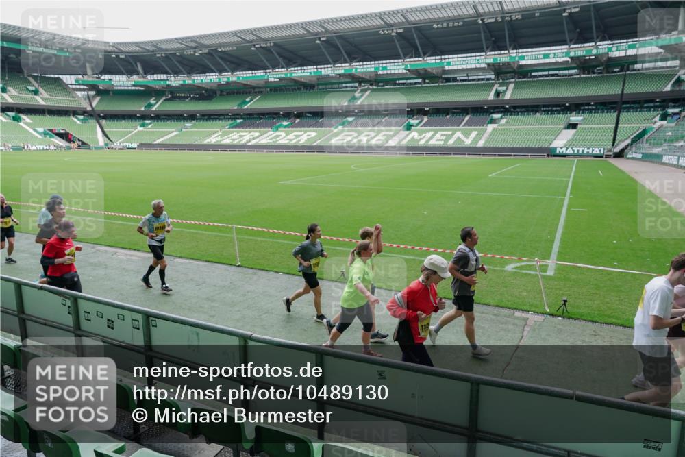13.09.2026 - 21. swb-Marathon Bremen Michael Burmester http://msf.ph/oto/10489130 13.09.2026 10:41:01 Laufen im Stadion 10155, 10156, 10163, 10169, 10213, 10234, 10247, 10299, 10313, 10321, 10354, 10386, 10399, 10406, 10414, 10417, 10419, 10422, 10424, 10435, 10455, 10461, 10462, 10483, 10484, 10527, 10545, 10547, 10556, 10570, 10580, 10582, 10586, 10599, 10611, 10644, 10653, 10660, 10694, 10696, 10705, 10706, 10719, 10722, 10737, 10751, 10766, 10768, 10776, 10804, 10859, 10889, 11043, 11239 meine-sportfotos.de