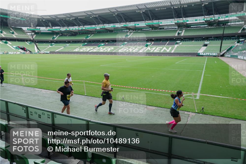 13.09.2026 - 21. swb-Marathon Bremen Michael Burmester http://msf.ph/oto/10489136 13.09.2026 10:41:09 Laufen im Stadion 10155, 10156, 10163, 10169, 10213, 10234, 10247, 10299, 10313, 10321, 10354, 10386, 10399, 10406, 10414, 10417, 10419, 10422, 10424, 10435, 10455, 10461, 10462, 10483, 10484, 10527, 10545, 10546, 10547, 10570, 10580, 10582, 10586, 10599, 10611, 10644, 10653, 10694, 10696, 10705, 10706, 10719, 10722, 10737, 10751, 10766, 10768, 10776, 10804, 10859, 10889, 10977, 11043, 11239 meine-sportfotos.de