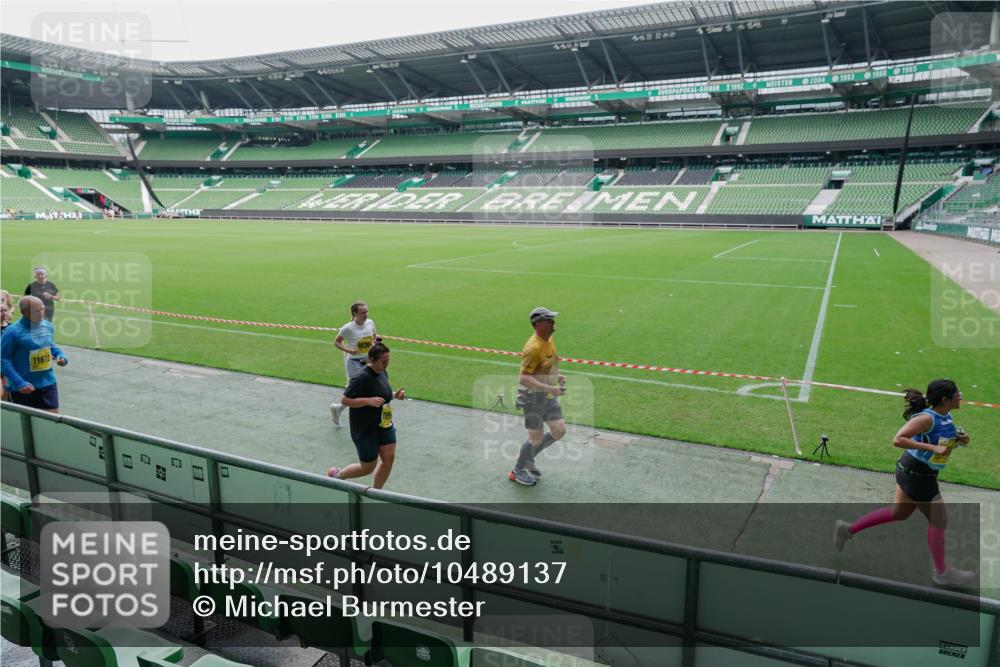 13.09.2026 - 21. swb-Marathon Bremen Michael Burmester http://msf.ph/oto/10489137 13.09.2026 10:41:09 Laufen im Stadion 10155, 10156, 10163, 10169, 10213, 10234, 10247, 10299, 10313, 10321, 10354, 10386, 10399, 10406, 10414, 10417, 10419, 10422, 10424, 10435, 10455, 10461, 10462, 10483, 10484, 10527, 10545, 10546, 10547, 10570, 10580, 10582, 10586, 10599, 10611, 10644, 10653, 10694, 10696, 10705, 10706, 10719, 10722, 10737, 10751, 10766, 10768, 10776, 10804, 10859, 10889, 10977, 11043, 11239 meine-sportfotos.de
