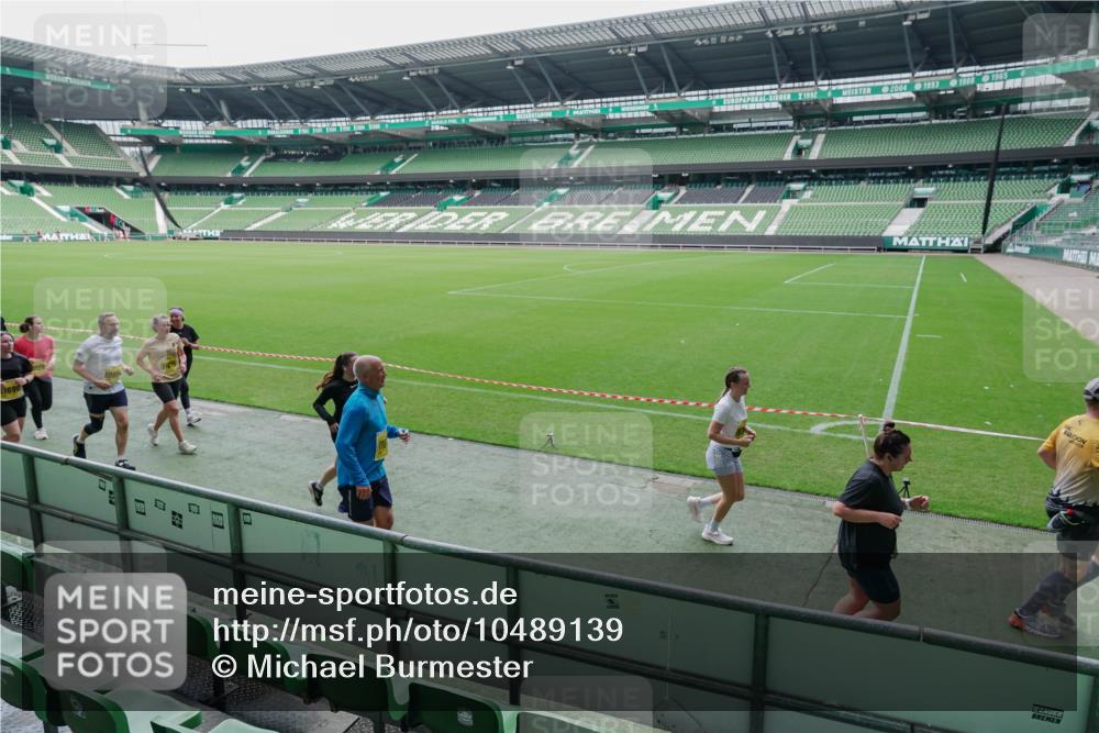 13.09.2026 - 21. swb-Marathon Bremen Michael Burmester http://msf.ph/oto/10489139 13.09.2026 10:41:11 Laufen im Stadion 10155, 10156, 10163, 10169, 10213, 10234, 10247, 10299, 10313, 10321, 10354, 10386, 10399, 10406, 10414, 10417, 10419, 10422, 10424, 10435, 10455, 10461, 10462, 10483, 10484, 10527, 10545, 10546, 10547, 10570, 10580, 10582, 10586, 10599, 10611, 10644, 10653, 10694, 10696, 10705, 10706, 10719, 10722, 10737, 10751, 10766, 10768, 10776, 10804, 10859, 10889, 10977, 11043, 11239 meine-sportfotos.de