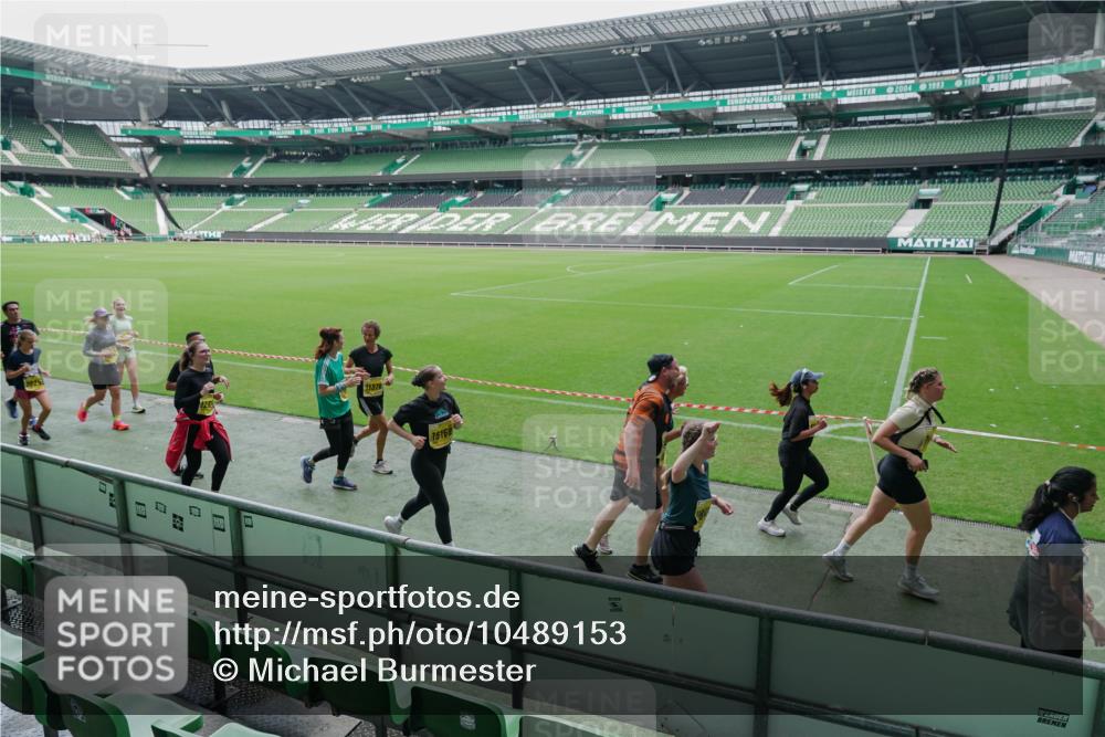 13.09.2026 - 21. swb-Marathon Bremen Michael Burmester http://msf.ph/oto/10489153 13.09.2026 10:41:27 Laufen im Stadion 10155, 10156, 10163, 10169, 10213, 10247, 10299, 10313, 10321, 10354, 10386, 10399, 10406, 10414, 10417, 10419, 10422, 10424, 10435, 10455, 10461, 10462, 10483, 10519, 10527, 10545, 10546, 10547, 10570, 10582, 10586, 10611, 10644, 10653, 10694, 10696, 10705, 10706, 10719, 10722, 10751, 10766, 10768, 10776, 10804, 10859, 10889, 10909, 10963, 10977, 11043, 11084, 11085, 11239 meine-sportfotos.de