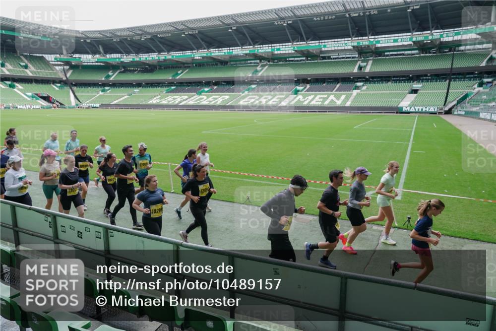 13.09.2026 - 21. swb-Marathon Bremen Michael Burmester http://msf.ph/oto/10489157 13.09.2026 10:41:31 Laufen im Stadion 10148, 10155, 10163, 10169, 10213, 10247, 10299, 10313, 10321, 10354, 10395, 10396, 10399, 10406, 10414, 10417, 10419, 10422, 10424, 10435, 10455, 10461, 10462, 10483, 10519, 10527, 10545, 10546, 10547, 10570, 10582, 10586, 10611, 10644, 10694, 10696, 10705, 10706, 10719, 10722, 10766, 10768, 10776, 10804, 10859, 10889, 10909, 10963, 10977, 11043, 11084, 11085, 11097, 11098, 11239 meine-sportfotos.de