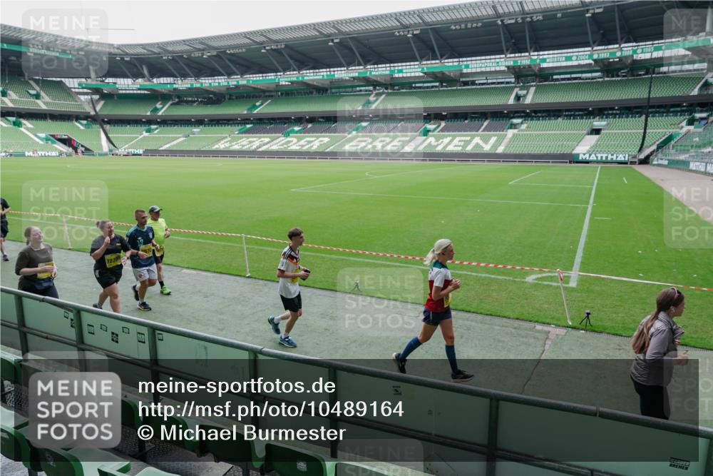 13.09.2026 - 21. swb-Marathon Bremen Michael Burmester http://msf.ph/oto/10489164 13.09.2026 10:41:39 Laufen im Stadion 10148, 10155, 10163, 10213, 10247, 10299, 10313, 10321, 10354, 10395, 10396, 10399, 10406, 10414, 10417, 10419, 10422, 10424, 10435, 10455, 10461, 10462, 10483, 10490, 10519, 10527, 10545, 10546, 10547, 10582, 10586, 10611, 10644, 10665, 10694, 10705, 10706, 10719, 10722, 10766, 10768, 10776, 10804, 10854, 10859, 10889, 10909, 10963, 10977, 11027, 11043, 11084, 11085, 11090, 11097, 11098, 11140, 11192, 11239 meine-sportfotos.de