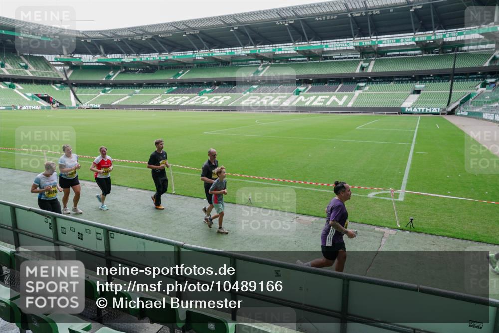 13.09.2026 - 21. swb-Marathon Bremen Michael Burmester http://msf.ph/oto/10489166 13.09.2026 10:41:43 Laufen im Stadion 10148, 10155, 10163, 10213, 10247, 10313, 10321, 10330, 10354, 10395, 10396, 10399, 10406, 10414, 10417, 10419, 10422, 10424, 10435, 10455, 10461, 10462, 10483, 10490, 10519, 10527, 10545, 10546, 10547, 10582, 10586, 10611, 10644, 10665, 10694, 10705, 10706, 10719, 10722, 10766, 10768, 10776, 10804, 10854, 10859, 10889, 10909, 10963, 10977, 11027, 11043, 11078, 11084, 11085, 11090, 11097, 11098, 11140, 11192, 11239 meine-sportfotos.de