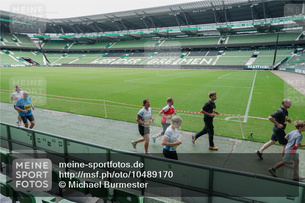 13.09.2026 - 21. swb-Marathon Bremen Michael Burmester http://msf.ph/oto/10489170 13.09.2026 10:41:46 Laufen im Stadion 10148, 10155, 10163, 10247, 10313, 10321, 10330, 10354, 10395, 10396, 10399, 10406, 10414, 10417, 10419, 10422, 10424, 10435, 10455, 10461, 10462, 10483, 10490, 10519, 10527, 10545, 10546, 10547, 10582, 10586, 10611, 10644, 10665, 10694, 10705, 10706, 10719, 10722, 10752, 10766, 10768, 10776, 10804, 10854, 10859, 10889, 10909, 10963, 10977, 11026, 11027, 11041, 11043, 11078, 11084, 11085, 11090, 11097, 11098, 11140, 11192, 11239 meine-sportfotos.de