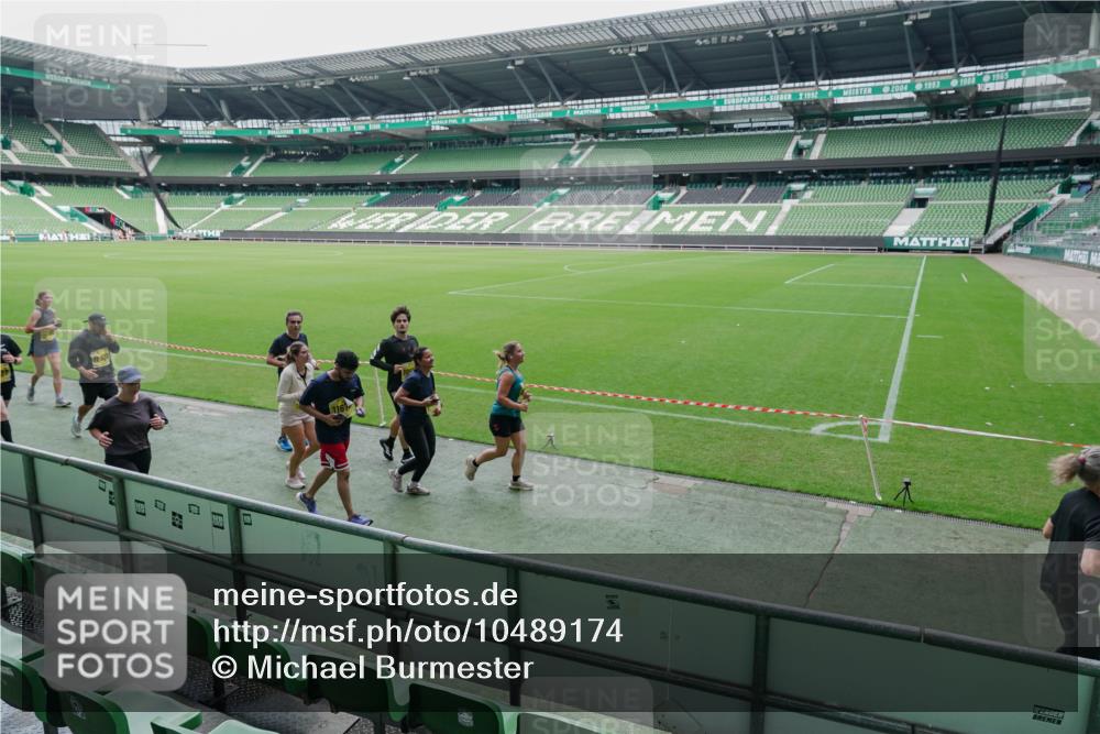 13.09.2026 - 21. swb-Marathon Bremen Michael Burmester http://msf.ph/oto/10489174 13.09.2026 10:41:50 Laufen im Stadion 10148, 10155, 10163, 10247, 10313, 10330, 10354, 10395, 10396, 10399, 10406, 10414, 10419, 10422, 10424, 10435, 10455, 10461, 10462, 10483, 10490, 10519, 10527, 10545, 10546, 10547, 10582, 10586, 10611, 10644, 10665, 10694, 10705, 10706, 10719, 10722, 10752, 10766, 10768, 10776, 10804, 10854, 10859, 10889, 10909, 10963, 10977, 11026, 11027, 11041, 11043, 11078, 11084, 11085, 11090, 11097, 11098, 11140, 11192, 11239 meine-sportfotos.de