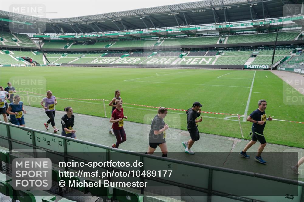 13.09.2026 - 21. swb-Marathon Bremen Michael Burmester http://msf.ph/oto/10489177 13.09.2026 10:41:54 Laufen im Stadion 10148, 10155, 10163, 10247, 10303, 10313, 10330, 10354, 10395, 10396, 10399, 10414, 10419, 10422, 10424, 10455, 10461, 10462, 10483, 10490, 10519, 10527, 10545, 10546, 10547, 10582, 10586, 10611, 10644, 10665, 10694, 10705, 10706, 10719, 10722, 10752, 10766, 10768, 10776, 10804, 10854, 10859, 10889, 10909, 10963, 10977, 11026, 11027, 11041, 11043, 11078, 11084, 11085, 11090, 11097, 11098, 11140, 11192, 11239 meine-sportfotos.de