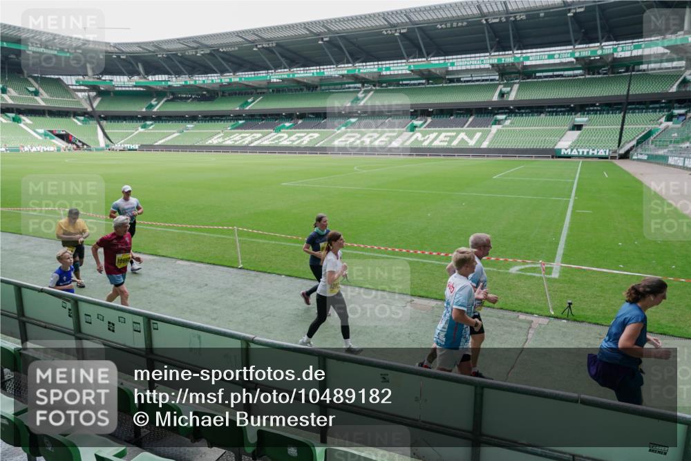 13.09.2026 - 21. swb-Marathon Bremen Michael Burmester http://msf.ph/oto/10489182 13.09.2026 10:41:57 Laufen im Stadion 10148, 10155, 10163, 10247, 10303, 10313, 10330, 10354, 10395, 10396, 10399, 10414, 10419, 10422, 10424, 10455, 10461, 10462, 10483, 10490, 10519, 10527, 10545, 10546, 10547, 10586, 10611, 10644, 10665, 10694, 10705, 10706, 10719, 10722, 10752, 10766, 10768, 10776, 10804, 10854, 10859, 10889, 10909, 10963, 10977, 11026, 11027, 11041, 11043, 11078, 11084, 11085, 11090, 11097, 11098, 11140, 11192, 11239 meine-sportfotos.de