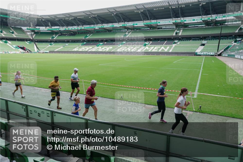 13.09.2026 - 21. swb-Marathon Bremen Michael Burmester http://msf.ph/oto/10489183 13.09.2026 10:41:58 Laufen im Stadion 10148, 10155, 10163, 10247, 10303, 10313, 10330, 10354, 10395, 10396, 10399, 10414, 10419, 10422, 10424, 10455, 10461, 10462, 10483, 10490, 10491, 10519, 10527, 10545, 10546, 10547, 10586, 10611, 10644, 10665, 10694, 10705, 10706, 10719, 10722, 10752, 10766, 10768, 10776, 10804, 10854, 10859, 10880, 10889, 10909, 10963, 10977, 11026, 11027, 11041, 11043, 11078, 11084, 11085, 11090, 11097, 11098, 11140, 11192, 11239 meine-sportfotos.de