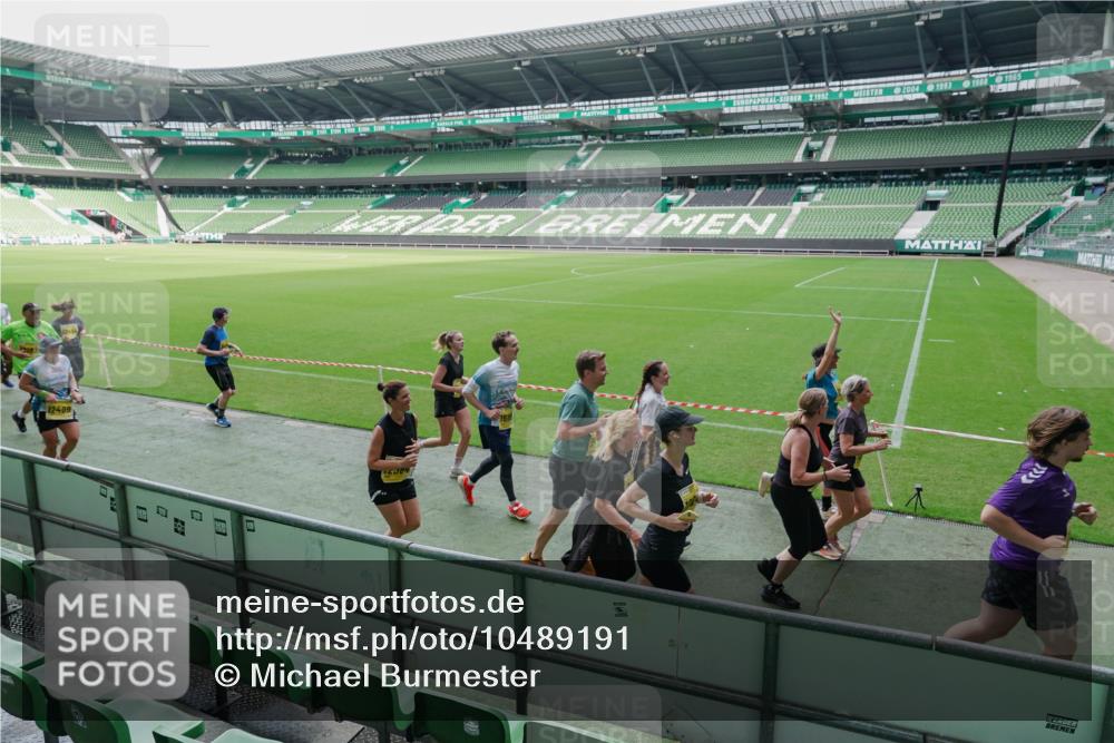 13.09.2026 - 21. swb-Marathon Bremen Michael Burmester http://msf.ph/oto/10489191 13.09.2026 10:42:09 Laufen im Stadion 10148, 10155, 10163, 10247, 10303, 10313, 10330, 10354, 10361, 10362, 10395, 10396, 10399, 10414, 10419, 10422, 10461, 10462, 10483, 10490, 10491, 10519, 10527, 10545, 10546, 10547, 10557, 10586, 10611, 10644, 10665, 10694, 10705, 10706, 10719, 10722, 10752, 10766, 10768, 10773, 10776, 10784, 10804, 10805, 10854, 10859, 10880, 10889, 10909, 10963, 10977, 11026, 11027, 11041, 11043, 11078, 11084, 11085, 11090, 11097, 11098, 11140, 11173, 11192, 11239 meine-sportfotos.de