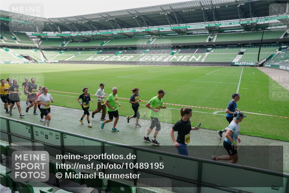 13.09.2026 - 21. swb-Marathon Bremen Michael Burmester http://msf.ph/oto/10489195 13.09.2026 10:42:12 Laufen im Stadion 10148, 10155, 10163, 10247, 10303, 10313, 10330, 10354, 10361, 10362, 10395, 10396, 10399, 10414, 10419, 10422, 10461, 10462, 10483, 10490, 10491, 10519, 10527, 10545, 10546, 10547, 10557, 10572, 10586, 10611, 10644, 10665, 10694, 10705, 10706, 10719, 10722, 10752, 10766, 10768, 10773, 10776, 10784, 10804, 10805, 10854, 10859, 10880, 10889, 10909, 10963, 10977, 11026, 11027, 11041, 11043, 11078, 11084, 11085, 11090, 11097, 11098, 11140, 11173, 11192, 11239 meine-sportfotos.de