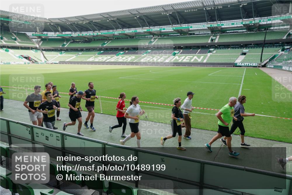 13.09.2026 - 21. swb-Marathon Bremen Michael Burmester http://msf.ph/oto/10489199 13.09.2026 10:42:14 Laufen im Stadion 10148, 10155, 10163, 10247, 10303, 10313, 10330, 10361, 10362, 10395, 10396, 10399, 10414, 10419, 10422, 10461, 10462, 10483, 10490, 10491, 10519, 10527, 10545, 10546, 10547, 10557, 10572, 10586, 10644, 10665, 10705, 10706, 10719, 10722, 10752, 10766, 10768, 10773, 10776, 10784, 10804, 10805, 10854, 10859, 10880, 10889, 10909, 10963, 10977, 11026, 11027, 11041, 11043, 11078, 11084, 11085, 11090, 11097, 11098, 11140, 11173, 11192, 11239 meine-sportfotos.de