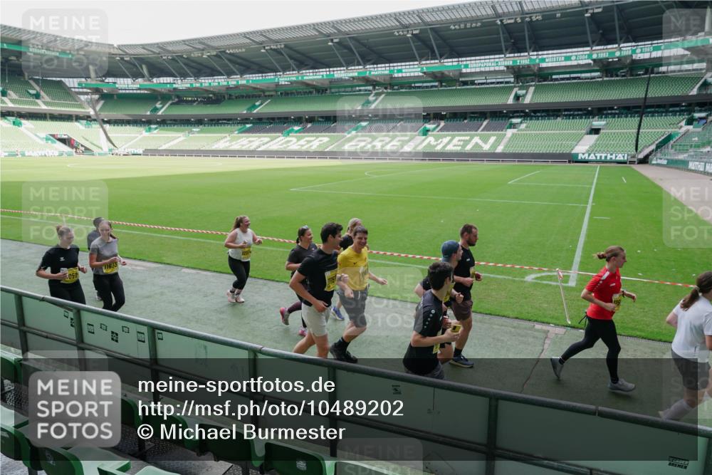 13.09.2026 - 21. swb-Marathon Bremen Michael Burmester http://msf.ph/oto/10489202 13.09.2026 10:42:16 Laufen im Stadion 10148, 10155, 10163, 10247, 10303, 10313, 10330, 10361, 10362, 10395, 10396, 10399, 10414, 10419, 10422, 10461, 10462, 10483, 10490, 10491, 10519, 10527, 10546, 10547, 10557, 10572, 10586, 10644, 10665, 10705, 10706, 10719, 10722, 10752, 10766, 10768, 10773, 10776, 10784, 10804, 10805, 10854, 10859, 10880, 10889, 10909, 10963, 10977, 11026, 11027, 11041, 11043, 11078, 11084, 11085, 11090, 11097, 11098, 11140, 11173, 11192, 11239, 11274 meine-sportfotos.de