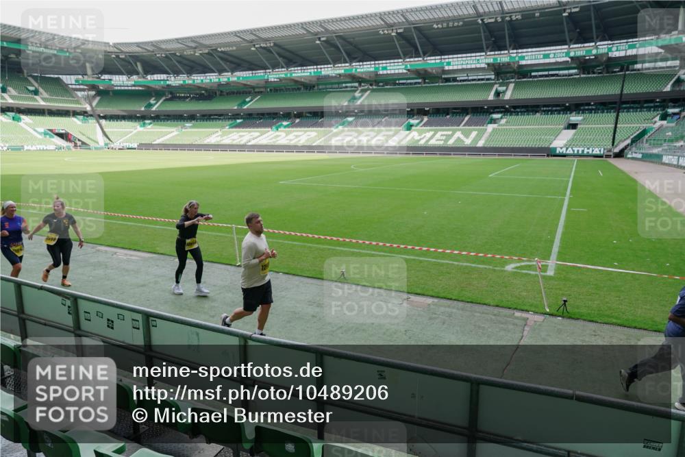 13.09.2026 - 21. swb-Marathon Bremen Michael Burmester http://msf.ph/oto/10489206 13.09.2026 10:42:20 Laufen im Stadion 10002, 10148, 10155, 10163, 10247, 10303, 10313, 10330, 10361, 10362, 10395, 10396, 10399, 10414, 10419, 10422, 10461, 10462, 10483, 10490, 10491, 10519, 10527, 10546, 10547, 10557, 10572, 10586, 10644, 10665, 10705, 10706, 10719, 10722, 10752, 10766, 10768, 10773, 10776, 10784, 10804, 10805, 10854, 10859, 10880, 10889, 10909, 10963, 10977, 11026, 11027, 11041, 11043, 11078, 11084, 11085, 11090, 11097, 11098, 11140, 11173, 11192, 11239, 11274 meine-sportfotos.de