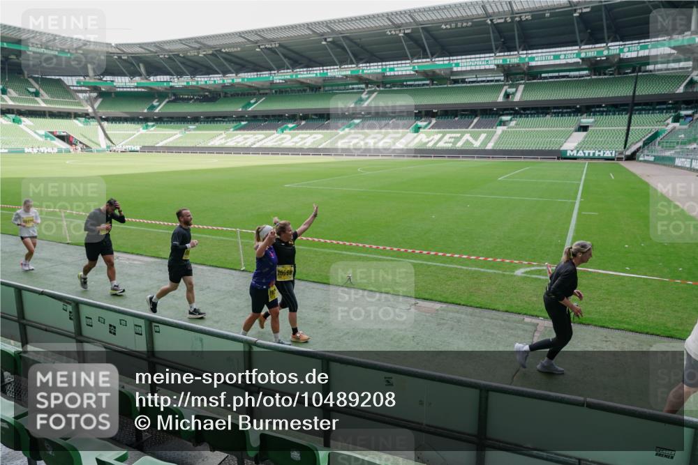 13.09.2026 - 21. swb-Marathon Bremen Michael Burmester http://msf.ph/oto/10489208 13.09.2026 10:42:23 Laufen im Stadion 10002, 10148, 10155, 10163, 10247, 10303, 10313, 10330, 10361, 10362, 10395, 10396, 10399, 10414, 10419, 10422, 10461, 10462, 10483, 10490, 10491, 10519, 10527, 10546, 10547, 10557, 10572, 10586, 10644, 10665, 10705, 10706, 10719, 10722, 10752, 10766, 10768, 10773, 10776, 10784, 10804, 10805, 10854, 10859, 10880, 10889, 10909, 10963, 10977, 11026, 11027, 11041, 11043, 11078, 11084, 11085, 11090, 11097, 11098, 11140, 11173, 11192, 11239, 11274 meine-sportfotos.de