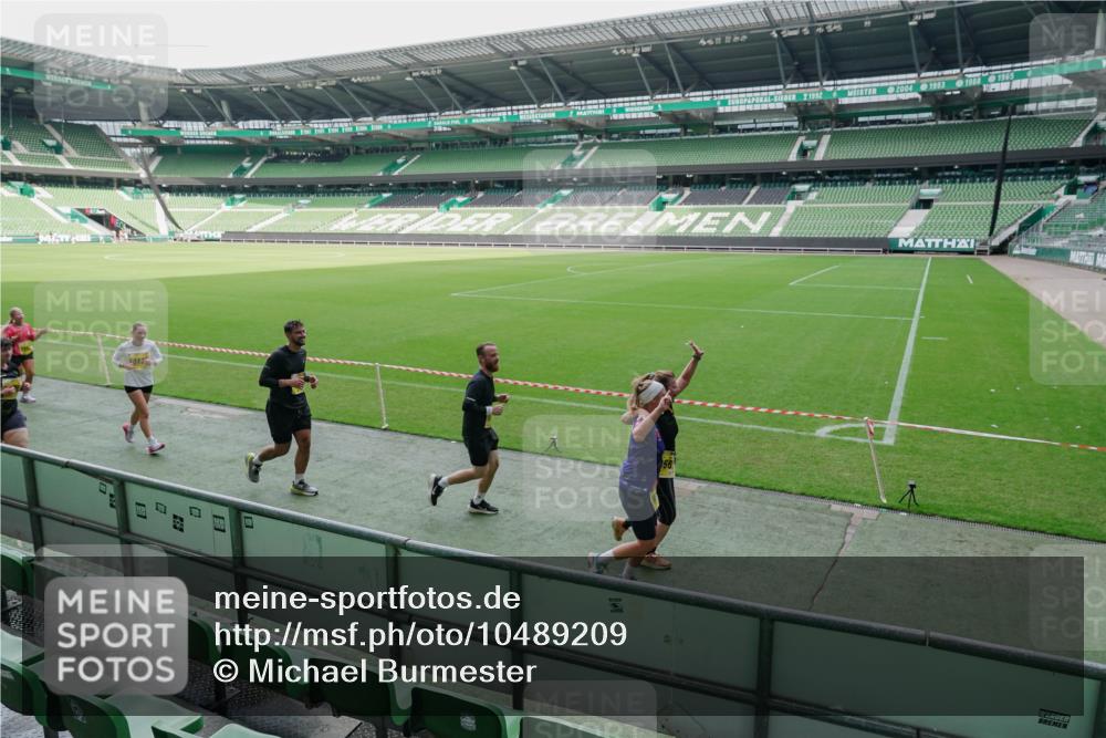 13.09.2026 - 21. swb-Marathon Bremen Michael Burmester http://msf.ph/oto/10489209 13.09.2026 10:42:24 Laufen im Stadion 10002, 10148, 10155, 10163, 10247, 10303, 10313, 10330, 10361, 10362, 10395, 10396, 10399, 10414, 10419, 10422, 10461, 10462, 10474, 10490, 10491, 10519, 10527, 10546, 10547, 10557, 10572, 10644, 10665, 10705, 10706, 10719, 10722, 10752, 10766, 10768, 10773, 10776, 10784, 10804, 10805, 10854, 10859, 10880, 10889, 10909, 10963, 10977, 11026, 11027, 11041, 11043, 11078, 11084, 11085, 11090, 11097, 11098, 11140, 11173, 11192, 11239, 11274 meine-sportfotos.de