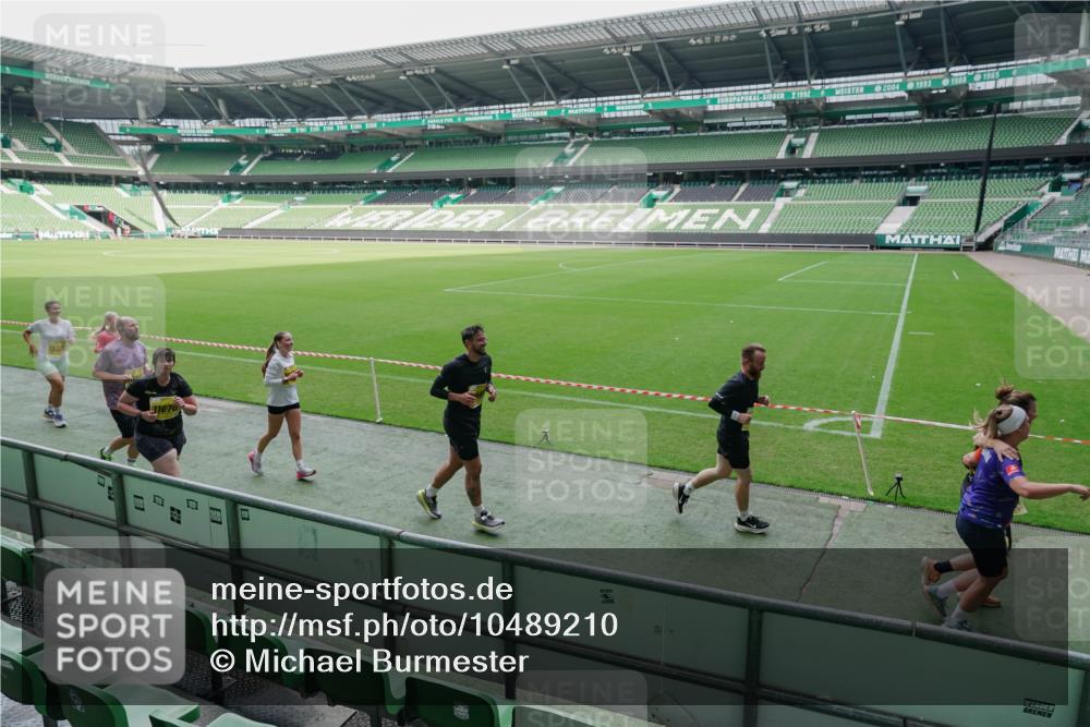 13.09.2026 - 21. swb-Marathon Bremen Michael Burmester http://msf.ph/oto/10489210 13.09.2026 10:42:25 Laufen im Stadion 10002, 10148, 10155, 10163, 10247, 10303, 10313, 10330, 10361, 10362, 10395, 10396, 10399, 10414, 10419, 10422, 10461, 10462, 10474, 10490, 10491, 10519, 10527, 10546, 10547, 10557, 10572, 10644, 10665, 10705, 10706, 10719, 10722, 10752, 10766, 10768, 10773, 10776, 10784, 10804, 10805, 10854, 10859, 10880, 10889, 10909, 10963, 10977, 11026, 11027, 11041, 11043, 11078, 11084, 11085, 11090, 11097, 11098, 11140, 11173, 11192, 11239, 11274 meine-sportfotos.de
