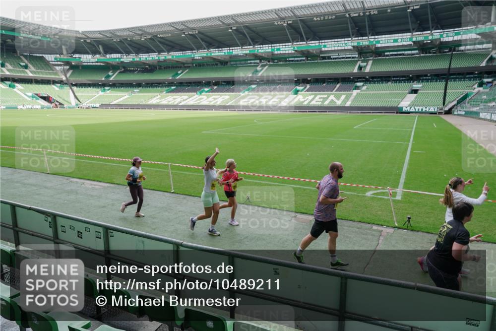 13.09.2026 - 21. swb-Marathon Bremen Michael Burmester http://msf.ph/oto/10489211 13.09.2026 10:42:28 Laufen im Stadion 10002, 10148, 10163, 10247, 10303, 10330, 10361, 10362, 10395, 10396, 10399, 10414, 10419, 10422, 10461, 10462, 10474, 10490, 10491, 10519, 10527, 10546, 10547, 10557, 10572, 10644, 10665, 10705, 10706, 10719, 10722, 10752, 10768, 10773, 10776, 10784, 10804, 10805, 10854, 10859, 10880, 10889, 10909, 10963, 10977, 11026, 11027, 11041, 11043, 11078, 11084, 11085, 11090, 11097, 11098, 11140, 11173, 11192, 11239, 11274 meine-sportfotos.de