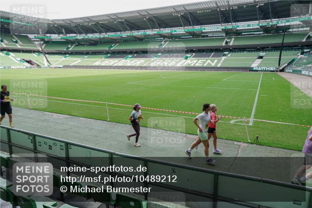 13.09.2026 - 21. swb-Marathon Bremen Michael Burmester http://msf.ph/oto/10489212 13.09.2026 10:42:29 Laufen im Stadion 10002, 10148, 10163, 10247, 10303, 10330, 10361, 10362, 10395, 10396, 10399, 10414, 10419, 10422, 10461, 10462, 10474, 10490, 10491, 10519, 10527, 10546, 10547, 10557, 10572, 10644, 10665, 10705, 10706, 10719, 10722, 10752, 10768, 10773, 10776, 10784, 10804, 10805, 10854, 10859, 10880, 10889, 10909, 10963, 10977, 11026, 11027, 11041, 11043, 11078, 11084, 11085, 11090, 11097, 11098, 11140, 11173, 11192, 11239, 11274 meine-sportfotos.de