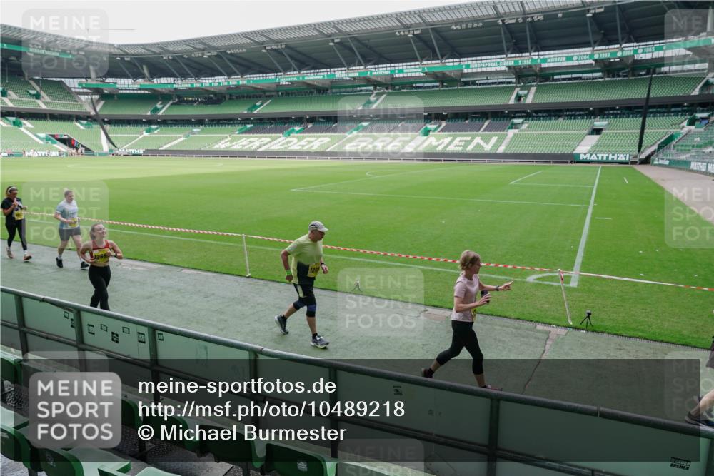 13.09.2026 - 21. swb-Marathon Bremen Michael Burmester http://msf.ph/oto/10489218 13.09.2026 10:42:38 Laufen im Stadion 10002, 10004, 10148, 10163, 10247, 10303, 10330, 10361, 10362, 10395, 10396, 10399, 10414, 10422, 10461, 10462, 10474, 10490, 10491, 10519, 10527, 10546, 10547, 10557, 10572, 10665, 10705, 10719, 10722, 10752, 10773, 10776, 10784, 10804, 10805, 10854, 10859, 10880, 10889, 10909, 10963, 10977, 11026, 11027, 11041, 11043, 11078, 11084, 11085, 11090, 11097, 11098, 11140, 11173, 11192, 11239, 11274, 11535 meine-sportfotos.de