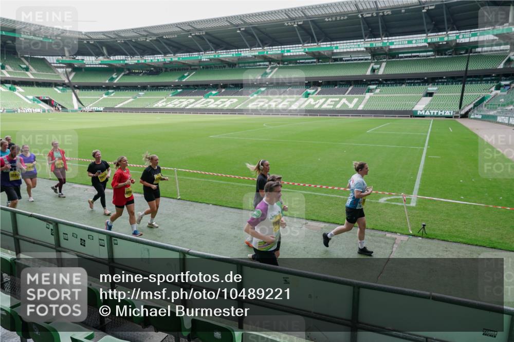 13.09.2026 - 21. swb-Marathon Bremen Michael Burmester http://msf.ph/oto/10489221 13.09.2026 10:42:42 Laufen im Stadion 10002, 10004, 10005, 10148, 10163, 10247, 10271, 10303, 10330, 10361, 10362, 10395, 10396, 10402, 10422, 10461, 10462, 10474, 10490, 10491, 10519, 10546, 10547, 10557, 10572, 10665, 10705, 10719, 10722, 10752, 10773, 10776, 10784, 10804, 10805, 10854, 10859, 10880, 10889, 10909, 10963, 10977, 11026, 11027, 11041, 11043, 11078, 11084, 11085, 11090, 11097, 11098, 11140, 11173, 11192, 11239, 11274, 11535 meine-sportfotos.de