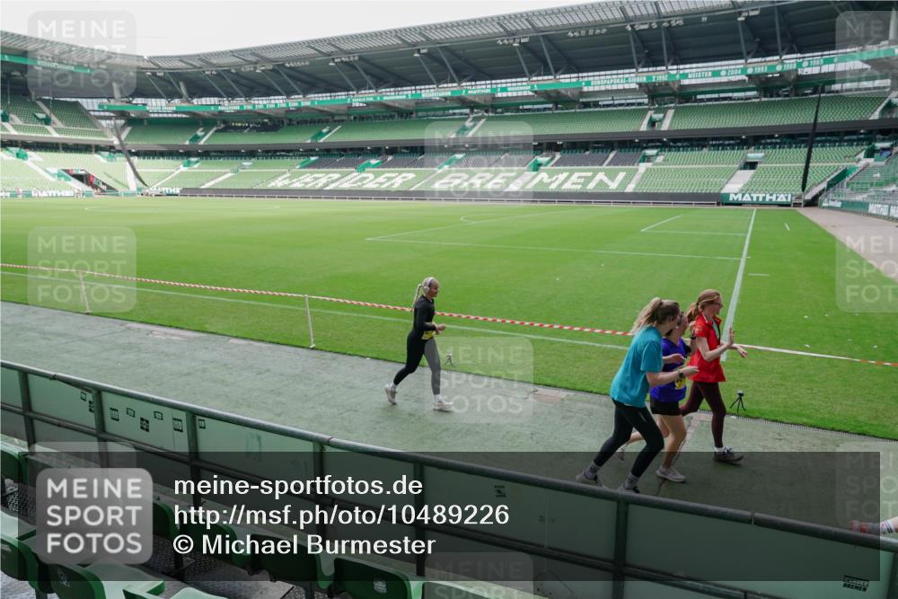 13.09.2026 - 21. swb-Marathon Bremen Michael Burmester http://msf.ph/oto/10489226 13.09.2026 10:42:46 Laufen im Stadion 10002, 10004, 10005, 10148, 10271, 10303, 10330, 10361, 10362, 10395, 10396, 10402, 10422, 10461, 10462, 10474, 10490, 10491, 10519, 10546, 10547, 10557, 10572, 10665, 10705, 10719, 10722, 10752, 10773, 10776, 10784, 10805, 10854, 10859, 10880, 10889, 10909, 10963, 10977, 11026, 11027, 11041, 11078, 11084, 11085, 11090, 11097, 11098, 11140, 11173, 11192, 11217, 11239, 11264, 11274, 11482, 11535 meine-sportfotos.de