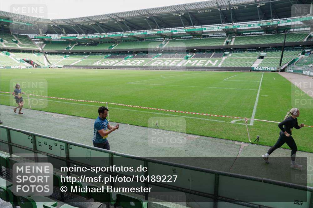 13.09.2026 - 21. swb-Marathon Bremen Michael Burmester http://msf.ph/oto/10489227 13.09.2026 10:42:48 Laufen im Stadion 10002, 10004, 10005, 10148, 10271, 10303, 10330, 10361, 10362, 10395, 10396, 10402, 10422, 10461, 10462, 10474, 10490, 10491, 10519, 10546, 10547, 10557, 10572, 10665, 10705, 10719, 10722, 10752, 10773, 10776, 10784, 10805, 10854, 10859, 10880, 10889, 10899, 10900, 10909, 10963, 10977, 11026, 11027, 11041, 11078, 11084, 11085, 11090, 11097, 11098, 11140, 11173, 11192, 11217, 11239, 11264, 11274, 11461, 11482, 11535 meine-sportfotos.de