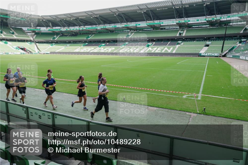 13.09.2026 - 21. swb-Marathon Bremen Michael Burmester http://msf.ph/oto/10489228 13.09.2026 10:42:51 Laufen im Stadion 10002, 10004, 10005, 10148, 10271, 10303, 10330, 10361, 10362, 10395, 10396, 10402, 10422, 10461, 10462, 10474, 10490, 10491, 10519, 10546, 10547, 10557, 10572, 10665, 10705, 10719, 10722, 10752, 10773, 10776, 10784, 10805, 10854, 10859, 10880, 10889, 10899, 10900, 10909, 10963, 10977, 11026, 11027, 11041, 11078, 11084, 11085, 11090, 11097, 11098, 11140, 11173, 11192, 11217, 11239, 11264, 11274, 11448, 11456, 11461, 11482, 11535 meine-sportfotos.de