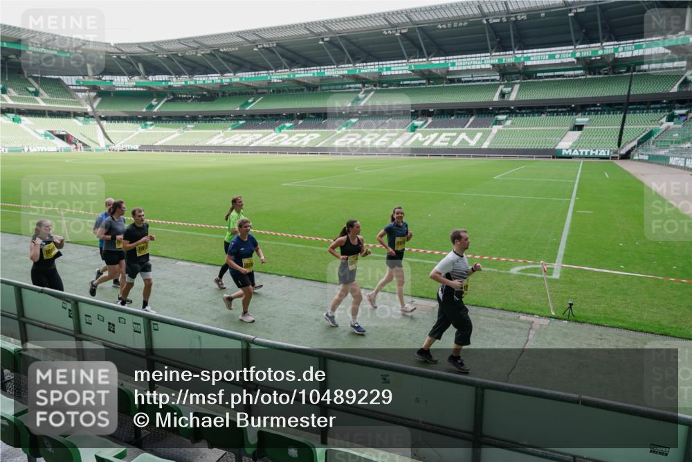 13.09.2026 - 21. swb-Marathon Bremen Michael Burmester http://msf.ph/oto/10489229 13.09.2026 10:42:52 Laufen im Stadion 10002, 10004, 10005, 10148, 10271, 10303, 10330, 10361, 10362, 10395, 10396, 10402, 10422, 10461, 10462, 10474, 10490, 10491, 10519, 10546, 10547, 10557, 10572, 10665, 10705, 10722, 10752, 10773, 10776, 10784, 10805, 10854, 10859, 10880, 10889, 10899, 10900, 10909, 10963, 10977, 11026, 11027, 11041, 11078, 11084, 11085, 11090, 11097, 11098, 11140, 11173, 11192, 11217, 11239, 11264, 11274, 11448, 11456, 11461, 11482, 11535 meine-sportfotos.de