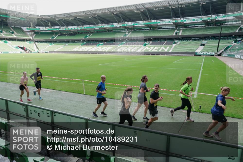 13.09.2026 - 21. swb-Marathon Bremen Michael Burmester http://msf.ph/oto/10489231 13.09.2026 10:42:54 Laufen im Stadion 10002, 10004, 10005, 10148, 10271, 10303, 10330, 10361, 10362, 10395, 10396, 10402, 10422, 10461, 10462, 10474, 10490, 10491, 10519, 10546, 10547, 10557, 10572, 10665, 10722, 10752, 10773, 10776, 10784, 10805, 10854, 10880, 10889, 10899, 10900, 10909, 10963, 10977, 11026, 11027, 11041, 11078, 11084, 11085, 11090, 11097, 11098, 11140, 11173, 11192, 11217, 11239, 11264, 11274, 11333, 11448, 11456, 11461, 11482, 11535 meine-sportfotos.de