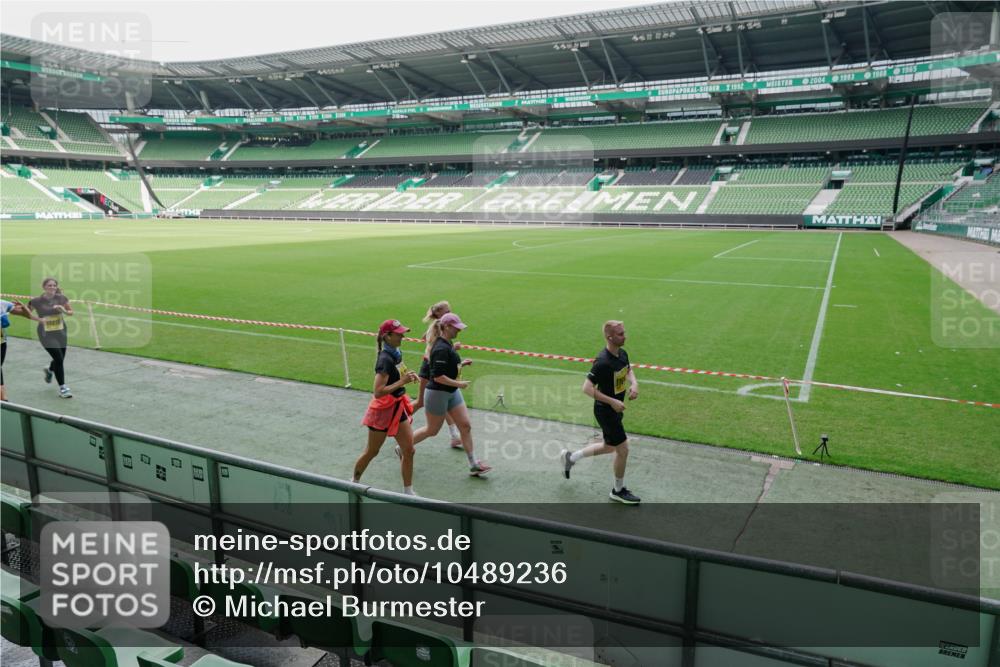 13.09.2026 - 21. swb-Marathon Bremen Michael Burmester http://msf.ph/oto/10489236 13.09.2026 10:43:08 Laufen im Stadion 10002, 10004, 10005, 10148, 10271, 10303, 10325, 10330, 10335, 10361, 10362, 10395, 10396, 10402, 10422, 10459, 10461, 10462, 10474, 10490, 10491, 10513, 10519, 10546, 10557, 10572, 10605, 10606, 10665, 10752, 10773, 10784, 10805, 10854, 10880, 10899, 10900, 10909, 10963, 10977, 11026, 11027, 11041, 11078, 11084, 11085, 11090, 11097, 11098, 11140, 11173, 11192, 11217, 11264, 11274, 11333, 11337, 11448, 11456, 11461, 11482, 11535 meine-sportfotos.de