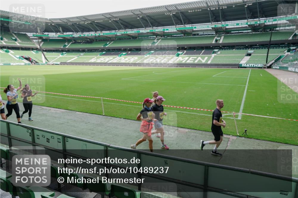 13.09.2026 - 21. swb-Marathon Bremen Michael Burmester http://msf.ph/oto/10489237 13.09.2026 10:43:09 Laufen im Stadion 10002, 10004, 10005, 10148, 10271, 10303, 10325, 10330, 10335, 10361, 10362, 10395, 10396, 10402, 10422, 10459, 10461, 10462, 10474, 10490, 10491, 10513, 10519, 10546, 10557, 10572, 10605, 10606, 10665, 10752, 10773, 10784, 10805, 10854, 10880, 10882, 10899, 10900, 10909, 10963, 10977, 11026, 11027, 11041, 11078, 11084, 11085, 11090, 11097, 11098, 11140, 11173, 11192, 11217, 11264, 11274, 11333, 11337, 11448, 11456, 11461, 11482, 11535 meine-sportfotos.de