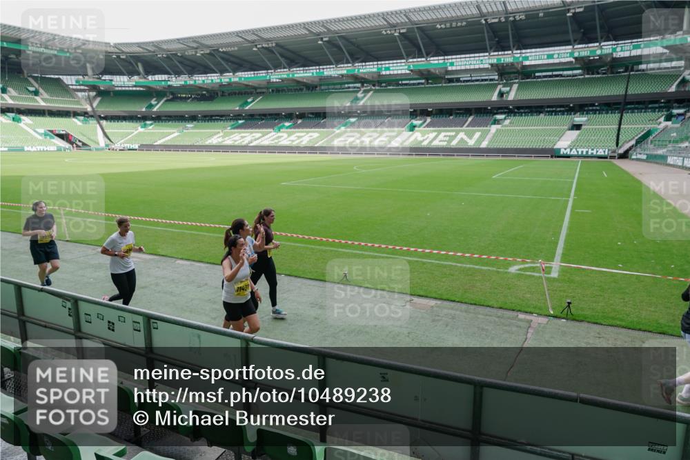 13.09.2026 - 21. swb-Marathon Bremen Michael Burmester http://msf.ph/oto/10489238 13.09.2026 10:43:11 Laufen im Stadion 10002, 10004, 10005, 10148, 10271, 10303, 10325, 10330, 10335, 10361, 10362, 10395, 10396, 10402, 10459, 10462, 10474, 10490, 10491, 10513, 10519, 10546, 10557, 10572, 10605, 10606, 10665, 10752, 10756, 10773, 10784, 10805, 10854, 10880, 10882, 10899, 10900, 10909, 10963, 10977, 11026, 11027, 11041, 11078, 11084, 11085, 11090, 11097, 11098, 11140, 11173, 11192, 11217, 11264, 11274, 11333, 11337, 11448, 11456, 11461, 11482, 11535 meine-sportfotos.de
