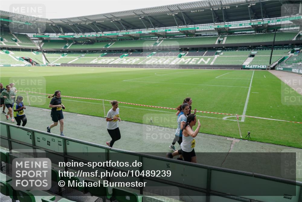 13.09.2026 - 21. swb-Marathon Bremen Michael Burmester http://msf.ph/oto/10489239 13.09.2026 10:43:12 Laufen im Stadion 10002, 10004, 10005, 10148, 10271, 10303, 10325, 10330, 10335, 10361, 10362, 10395, 10396, 10402, 10459, 10474, 10490, 10491, 10513, 10519, 10546, 10557, 10572, 10605, 10606, 10665, 10752, 10756, 10773, 10784, 10805, 10854, 10880, 10882, 10899, 10900, 10909, 10963, 10977, 10997, 11026, 11027, 11041, 11078, 11084, 11085, 11090, 11097, 11098, 11140, 11173, 11192, 11217, 11264, 11274, 11333, 11337, 11448, 11456, 11461, 11482, 11535 meine-sportfotos.de