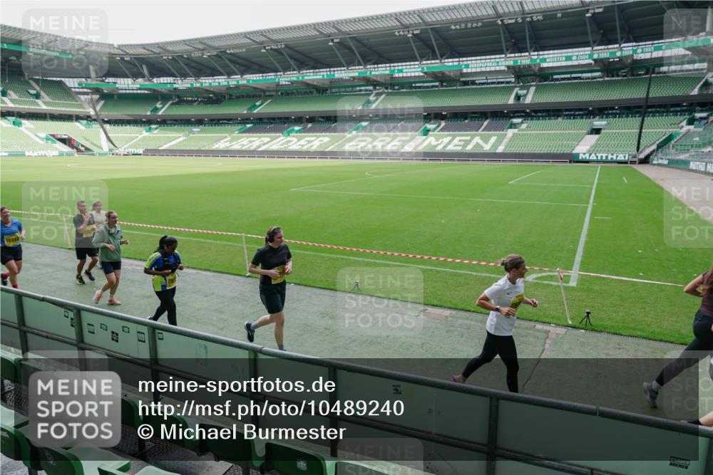 13.09.2026 - 21. swb-Marathon Bremen Michael Burmester http://msf.ph/oto/10489240 13.09.2026 10:43:13 Laufen im Stadion 10002, 10004, 10005, 10148, 10271, 10303, 10325, 10330, 10335, 10361, 10362, 10395, 10396, 10402, 10459, 10474, 10490, 10491, 10513, 10519, 10546, 10557, 10572, 10605, 10606, 10665, 10752, 10756, 10773, 10784, 10805, 10854, 10880, 10882, 10899, 10900, 10909, 10963, 10977, 10997, 11026, 11027, 11041, 11078, 11084, 11085, 11090, 11097, 11098, 11140, 11173, 11192, 11217, 11264, 11274, 11333, 11337, 11448, 11456, 11461, 11482, 11535 meine-sportfotos.de