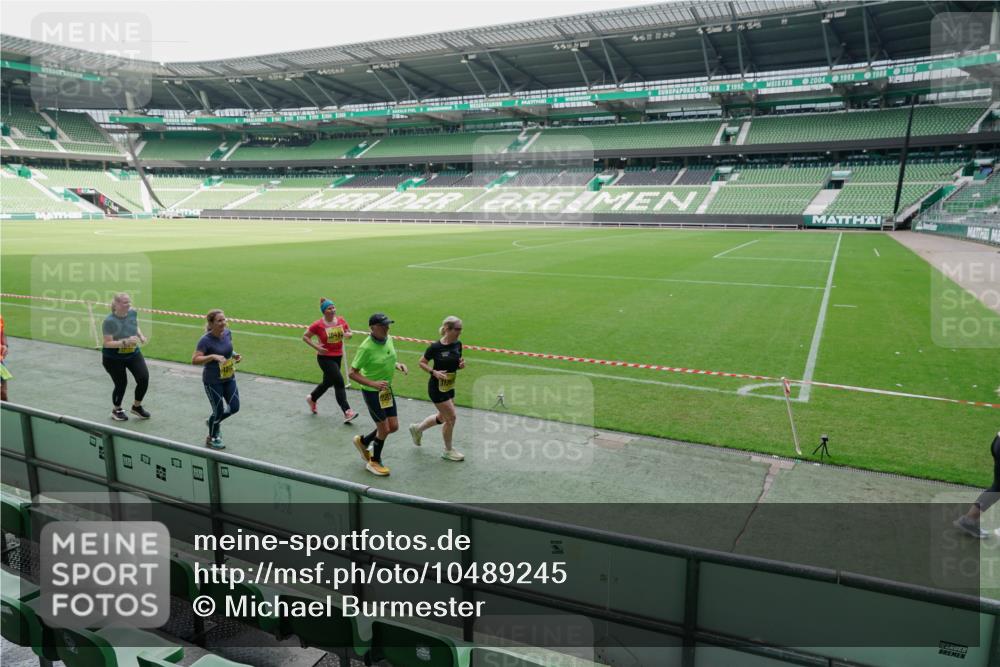 13.09.2026 - 21. swb-Marathon Bremen Michael Burmester http://msf.ph/oto/10489245 13.09.2026 10:43:18 Laufen im Stadion 10002, 10004, 10005, 10148, 10271, 10303, 10325, 10330, 10335, 10361, 10362, 10395, 10396, 10402, 10459, 10474, 10490, 10491, 10513, 10519, 10546, 10557, 10572, 10605, 10606, 10665, 10752, 10756, 10773, 10779, 10784, 10805, 10854, 10880, 10882, 10899, 10900, 10909, 10963, 10977, 10997, 11026, 11027, 11041, 11078, 11084, 11085, 11090, 11097, 11098, 11140, 11173, 11192, 11217, 11264, 11274, 11333, 11337, 11448, 11456, 11461, 11482, 11535 meine-sportfotos.de