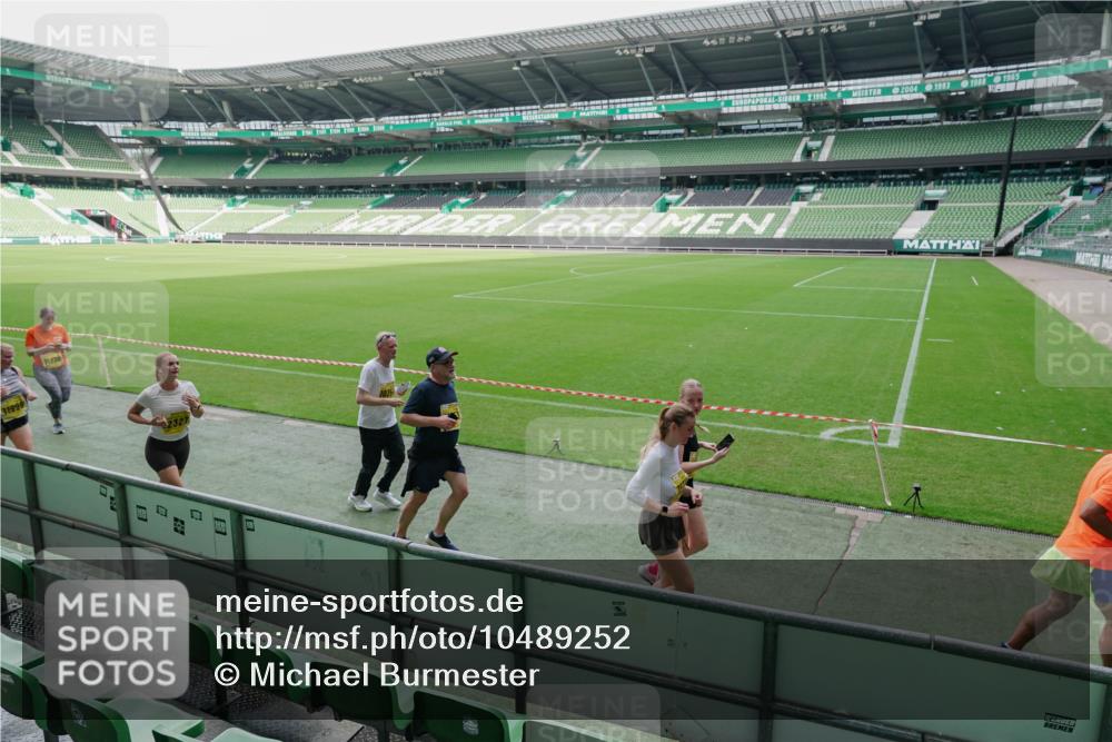 13.09.2026 - 21. swb-Marathon Bremen Michael Burmester http://msf.ph/oto/10489252 13.09.2026 10:43:23 Laufen im Stadion 10002, 10004, 10005, 10148, 10271, 10303, 10325, 10330, 10335, 10361, 10362, 10395, 10396, 10402, 10459, 10474, 10490, 10491, 10513, 10519, 10557, 10572, 10605, 10606, 10629, 10665, 10752, 10756, 10773, 10779, 10784, 10805, 10854, 10880, 10882, 10899, 10900, 10909, 10963, 10997, 11026, 11027, 11041, 11078, 11084, 11085, 11090, 11097, 11098, 11140, 11173, 11192, 11217, 11264, 11274, 11333, 11337, 11355, 11408, 11448, 11456, 11461, 11482, 11535 meine-sportfotos.de