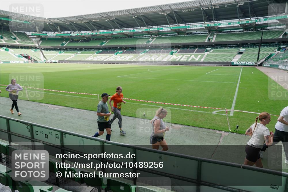 13.09.2026 - 21. swb-Marathon Bremen Michael Burmester http://msf.ph/oto/10489256 13.09.2026 10:43:26 Laufen im Stadion 10002, 10004, 10005, 10148, 10271, 10303, 10325, 10330, 10335, 10361, 10362, 10395, 10396, 10402, 10459, 10474, 10490, 10491, 10513, 10519, 10557, 10572, 10605, 10606, 10629, 10665, 10752, 10756, 10773, 10779, 10784, 10805, 10854, 10880, 10882, 10899, 10900, 10997, 11026, 11027, 11041, 11078, 11084, 11085, 11090, 11097, 11098, 11140, 11173, 11192, 11217, 11264, 11274, 11307, 11333, 11337, 11355, 11408, 11448, 11456, 11461, 11482, 11535 meine-sportfotos.de